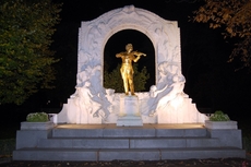 Johann Strauß Denkmal.JPG